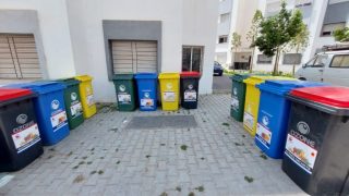 الخميسات.. توزيع حاويات جديدة لتدبير النفايات كمرحلة أولية