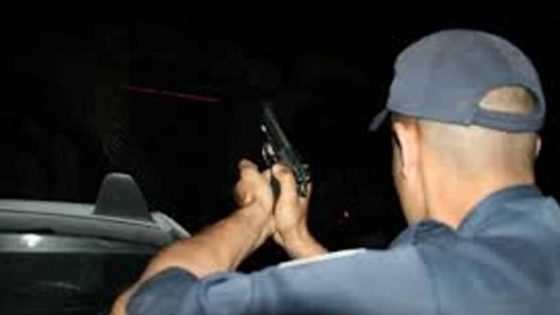 أكادير…موظف شرطة يعمل بفرقة مكافحة العصابات بولاية أمن أكادير يستعمل سلاحه الوظيفي بشكل اضطراري بتوقيف جانح.