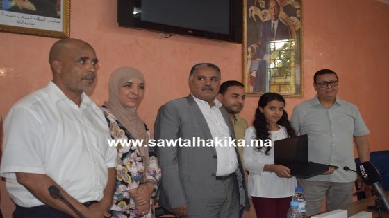 بالصور: جماعة أيت إعزة تحتفي بالتلاميذ المتفوقين في البكالوريا والتلميذة آية معتمد الحاصلة على أعلى معدل بالمستوى السادس بمدرسة أولاد يحيى على صعيد مديرية تارودانت