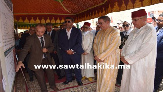 بالصور: والي جهة سوس ماسة وعامل إقليم تارودانت يشرفان على تتبع تقديم مشاريع تنموية مهمة بجماعة أهل تفنوت ويزوران دار الكركاع بمناسبة الذكرى 24 لعيد العرش المجيد